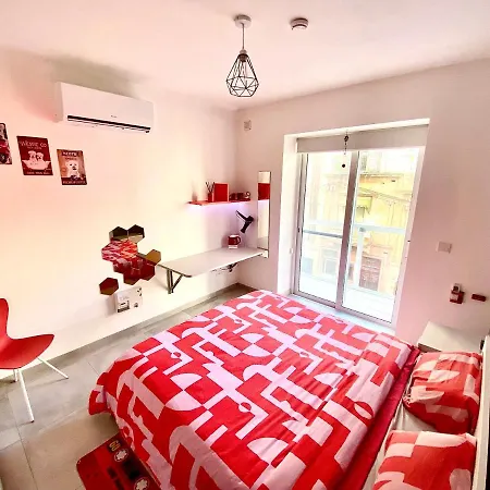 Central Private En-Suite With Balcony In Shared Residence Pietà Exterior photo